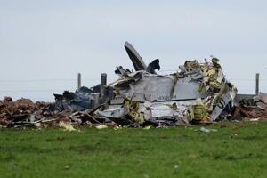 Avion koji je prevozio pacijente se srušio na kuću u Indiji - 10...