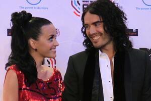 Rasel Brand  deportovan iz Japana