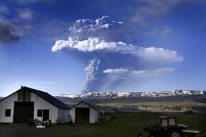 Vulkan na Islandu eruptirao, dim dostigao visinu od 11 kilometara