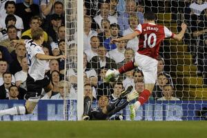 Arsenal nudi Van Persiju bolji ugovor