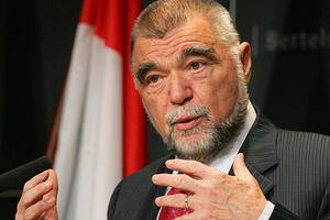 Mesić: Za zločine moraju odgovarati predstavnici vlasti