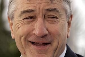 Robert de Niro sprema film o prevarantu Mejdofu