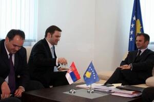 Stefanović sjedio pred zastavom Kosova, ali to ne znači ništa