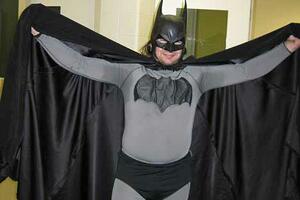 Policija uhapsila Betmena dok je visio sa krova zgrade