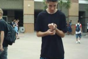 Zabranili da nose šorc u školi, dječak došao u suknji