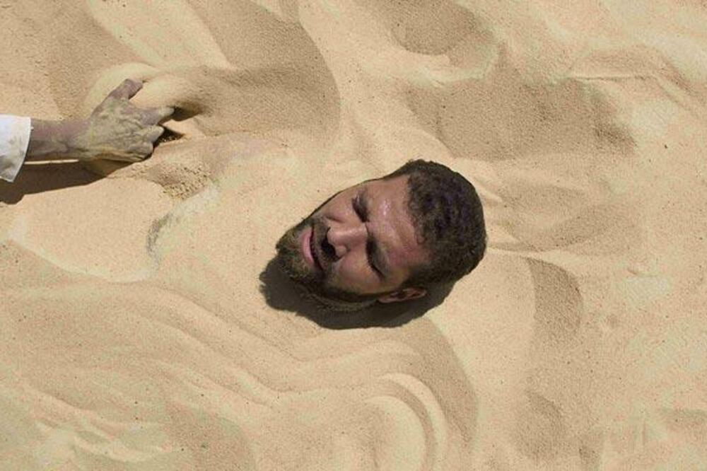 Zatrpan u pijesku, Foto: Jeek