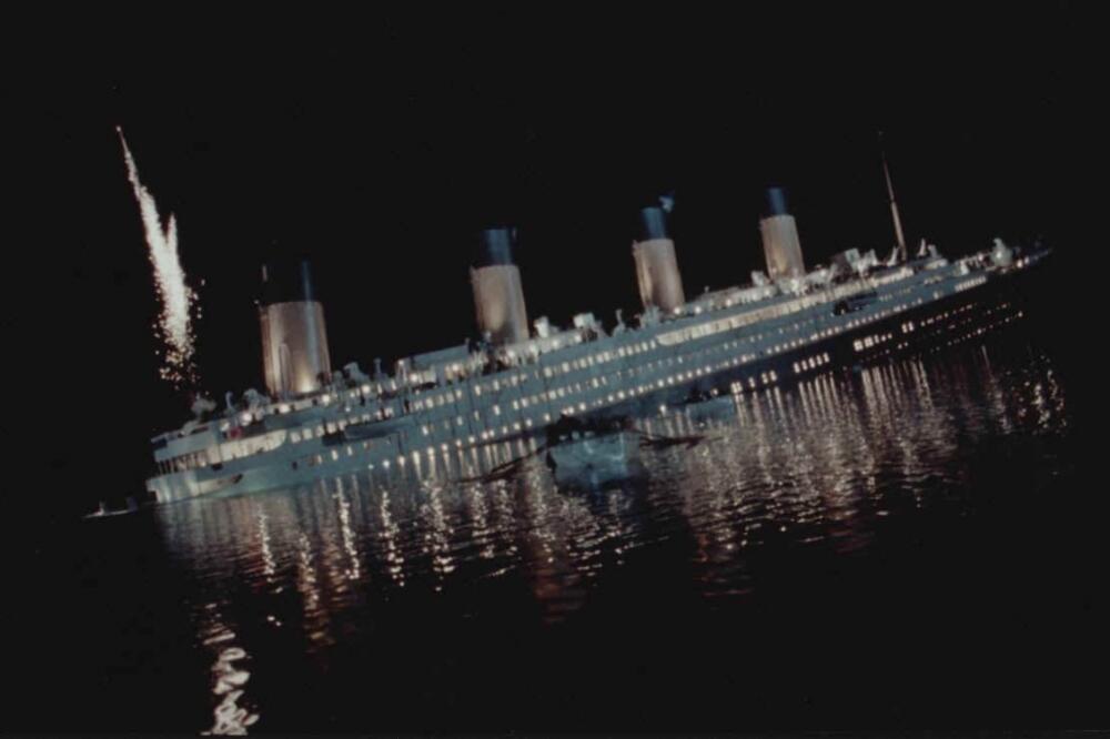 Titanik, Foto: Dimensionsguide.com