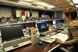 SDP napustio sjednicu, Vlada promijenila odluku o crkvi