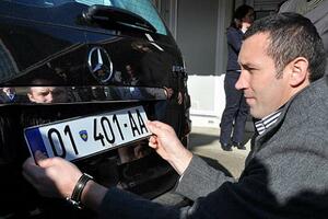 Policija Kosova će oduzimati nove registarske tablice koje izdaje...