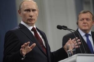 Putin: Da li bi trebalo bombardovati sve sumnjive režime?