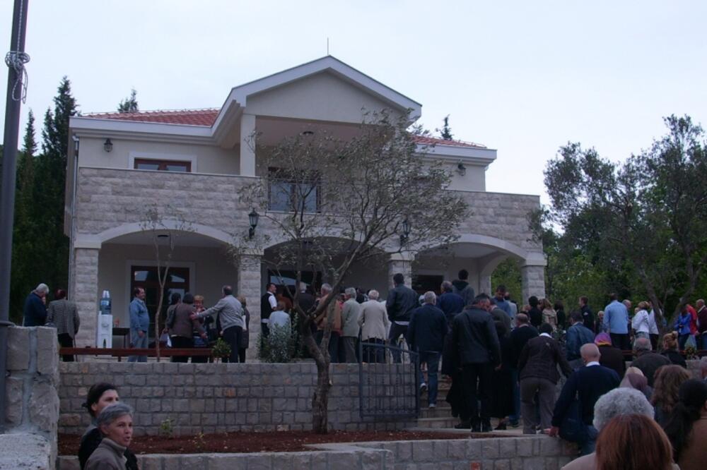 Parohijsi dom Luštica, Foto: Željko Komnenović