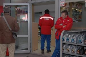 Privedena 4 mladića: Pljačkali pumpe i tukli Kineze?