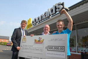 Tinejdžer postao bogatiji za pola miliona funti nakon što je pojeo...