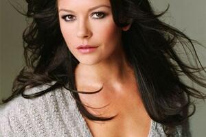 Ketrin Zita Džons se vratila glumi