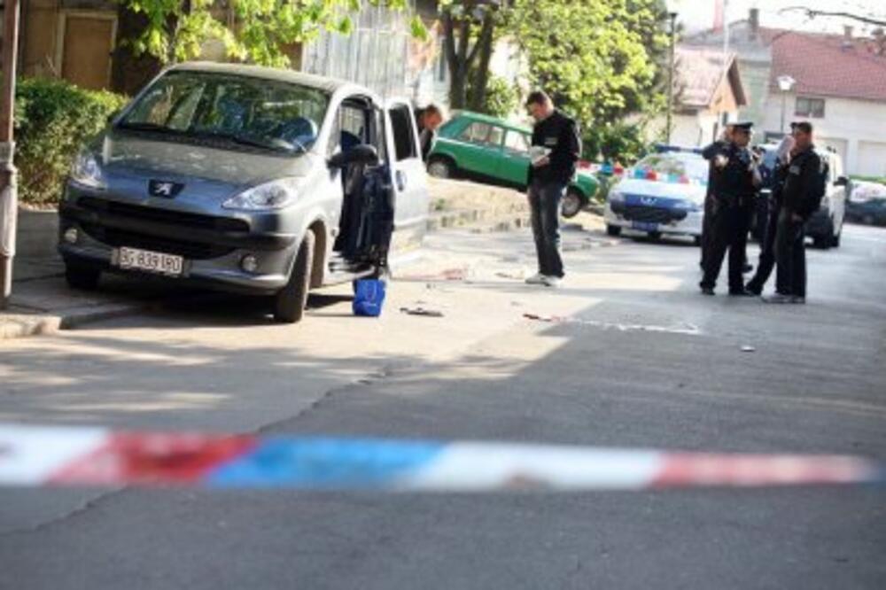 Supruzi i sebi pucao u glavu pred decom, Foto: Blic