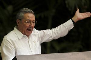 Kastro predložio ograničenje mandata funkcionera na Kubi