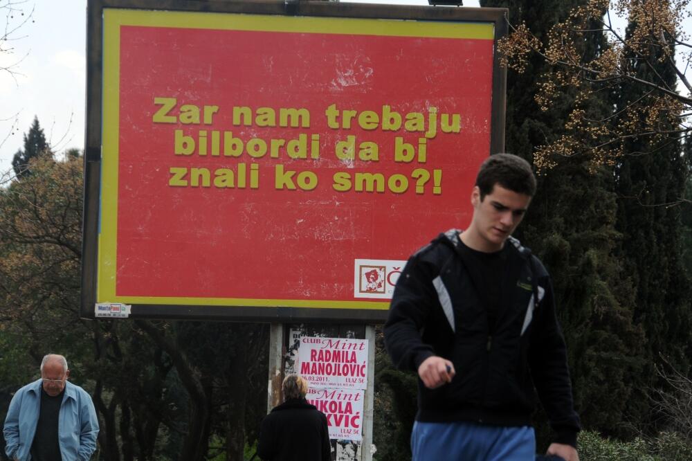 list, billboard, Photo: Boris Pejović