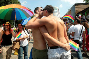 NVO Libertas: Homoseksualci imaju sva prava, ali neka ne šetaju