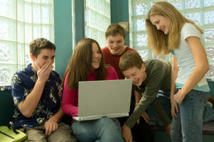 Više od 50 % tinejdžera ima virtuelne prijatelje za koje ne znaju...