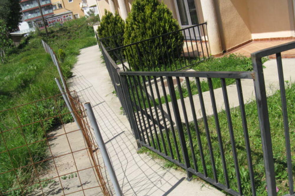 Ograda, Budva, Foto: Čitalac "Vijesti"