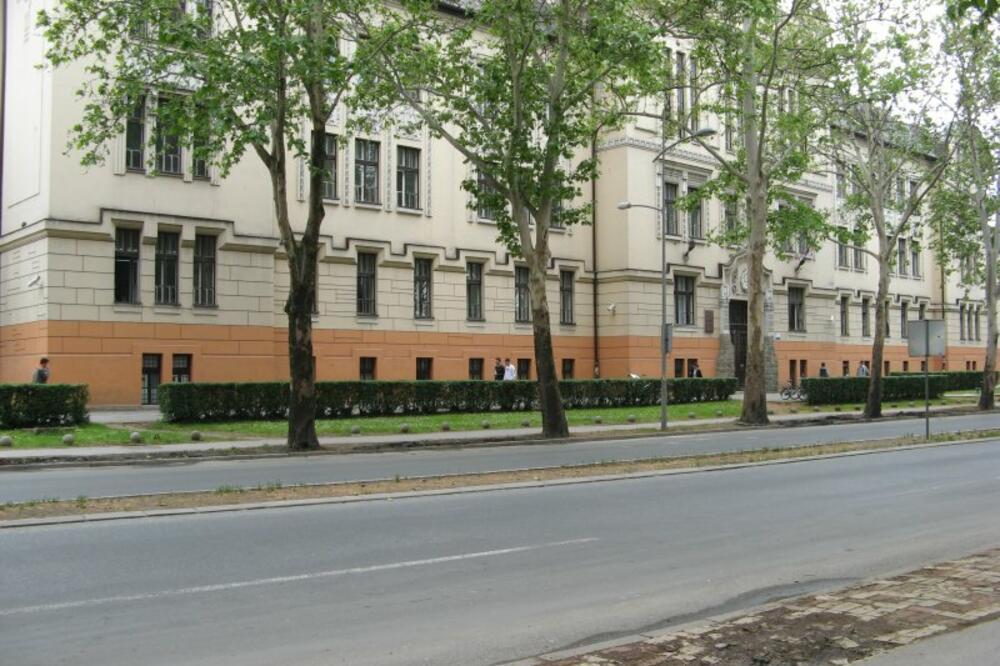 Elektrotehnička škola, Novi Sad, Foto: Panoramio.com/de8j8a