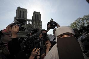 Dvije žene uhapšene u Francuskoj na protestima zbog nošenja burki