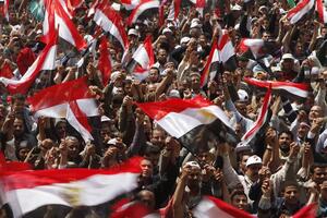 Zabarikadirani demonstranti u Egiptu traže ostavke vojnog vrha