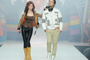 Ana Čepmen u ulozi manekenke: Na pisti sa pravim pištoljem