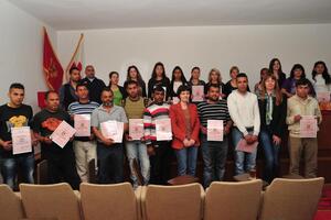28 Roma dobilo sertifikate o obuci funkcionalne pismenosti