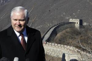 Gejts: Gadafi bombardovanjem primoran da preispita opcije