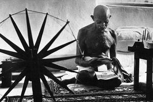 Indija: Zabranjena knjiga o Gandiju u kojoj se on opisuje...