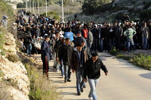 Počela evakuacija imigiranata iz Lampeduze