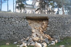 Obrušeni dio zida oko Saborne crkve u Nikšiću još čeka sanaciju