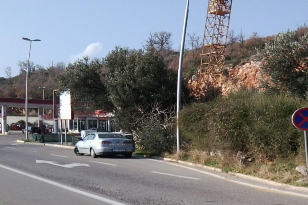 Policija, čitalac, Foto: Čitalac "Vijesti"