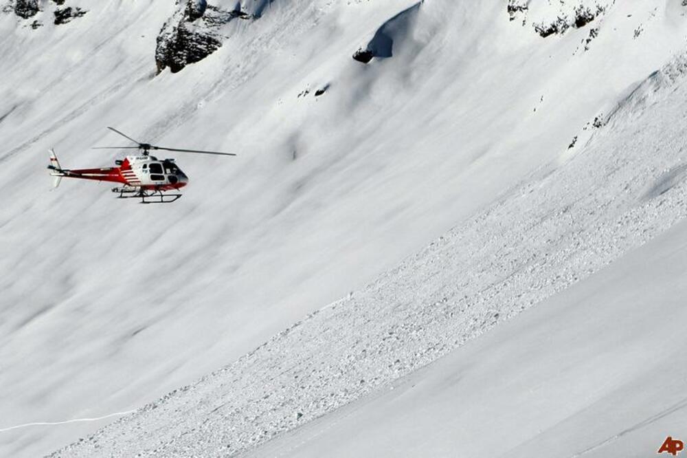 švajcarska, lavina, Foto: AP