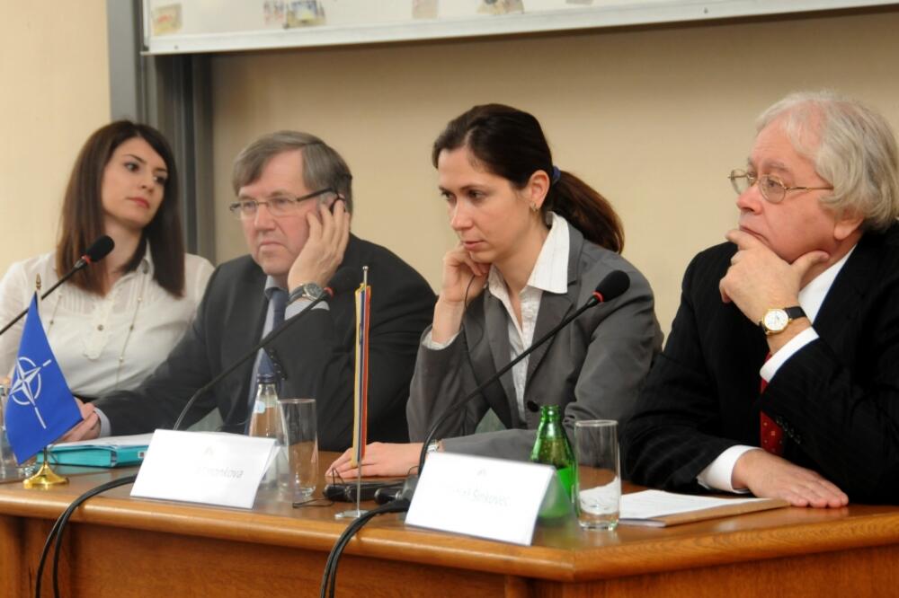 NATO i mladi, Foto: Boris Pejović