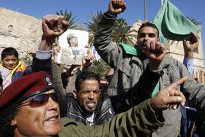 Gadafi naoružava svoje pristalice u Tripoliju