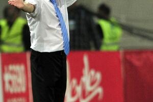 Luis Fernandez suspendovan jer duguje pare klubu