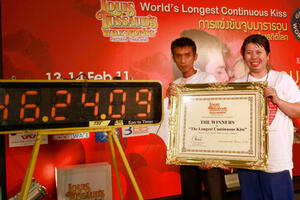 Par sa Tajlanda oborio svjetski rekord ljubeći se 46 sati