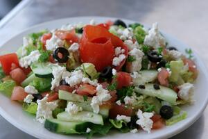 Napravite grčku salatu