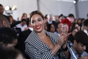 Bijonse glavni izvodjač na Glastonberiju