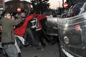 Nekoliko povrijeđenih na protestu u Milanu protiv Berluskonija