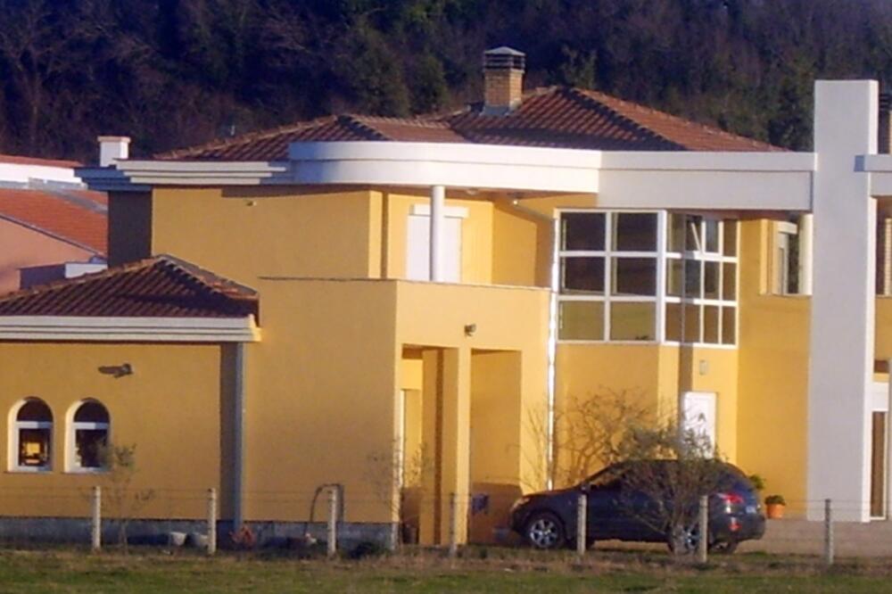 džip, elezović, Foto: Čitalac "Vijesti"