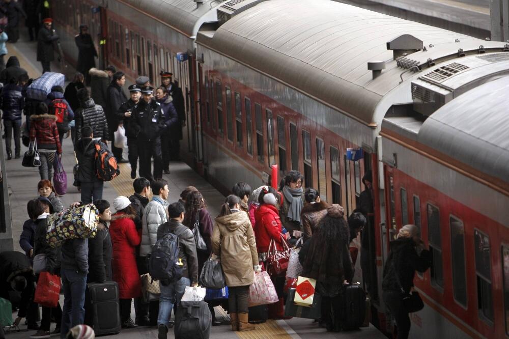 Kineske gužve pred Novu godinu, Foto: Beta