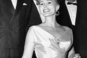 Glumici Za Zi Gabor amputirana desna noga