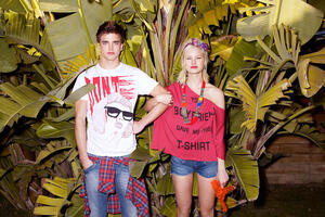 Jarke boje, ogromne naočare i veliki šeširi