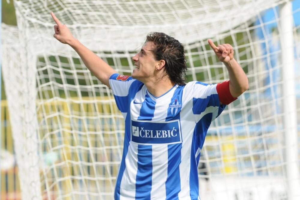 Ivan Vuković proslavlja gol, Foto: Savo Prelević
