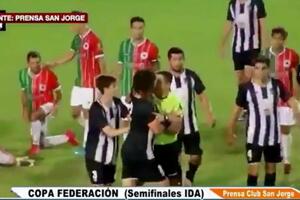 Fudbalski Tajson: Pogledajte kako je Argentinac "naslagao"...