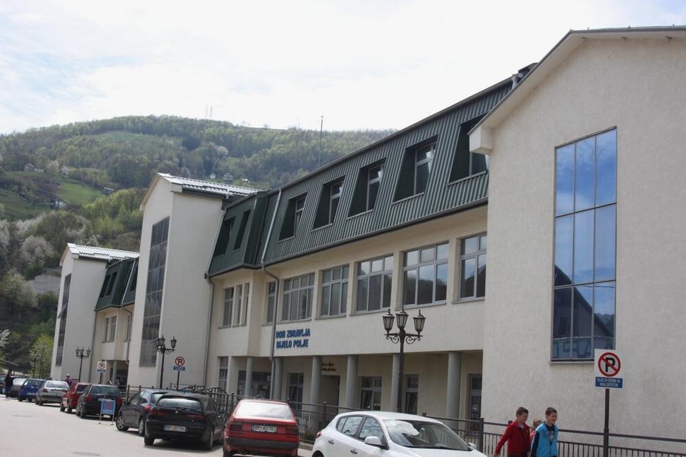 Bazen grade iza Doma zdravlja, Foto: Domzdravljabp.me