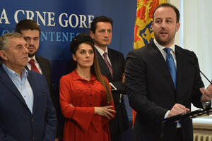 Opozicija bi tehničku Vladu, DPS zove u parlament